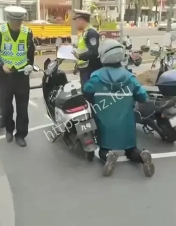外卖小哥违章